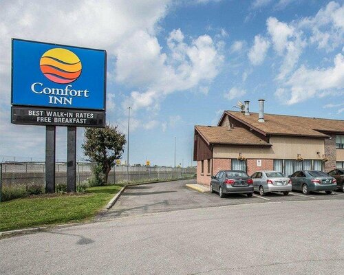 Внешний вид отеля Comfort Inn Ottawa East в Оттаве, фото 2