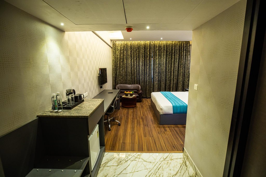 Фото Grand Seasons - The Business Hotel