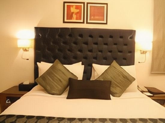 Фото The Allure Hotel R-57