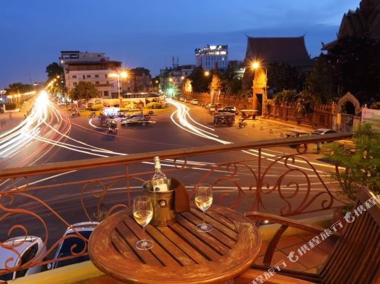 Фото Amanjaya Pancam Suites Hotel