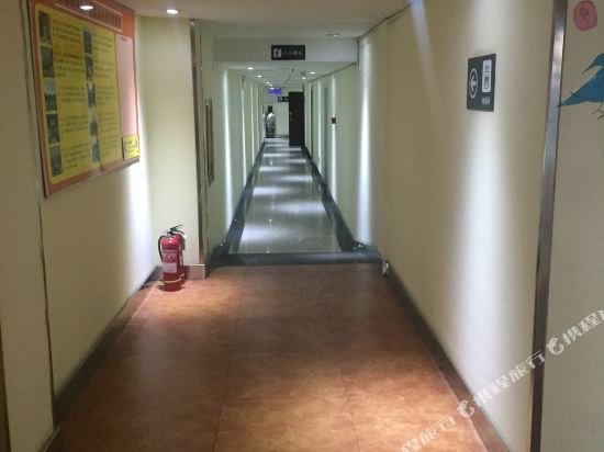 Фото 7 Days Inn Taiyuan Chang Feng Street Wal Mart Branch