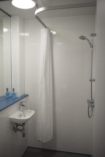 Фото EasyHotel London City Shoreditch