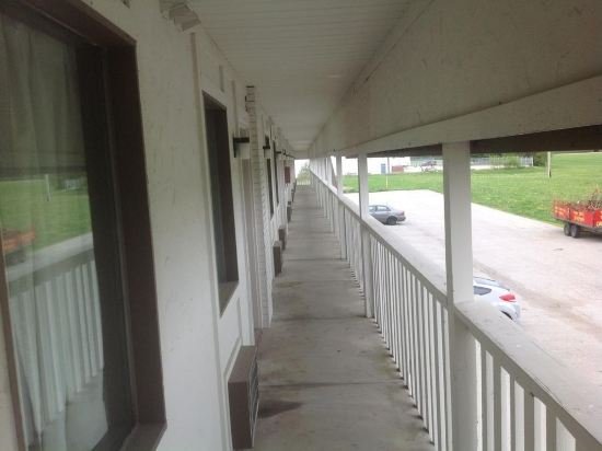 Фото Quality Inn & Suites Greenfield I-70