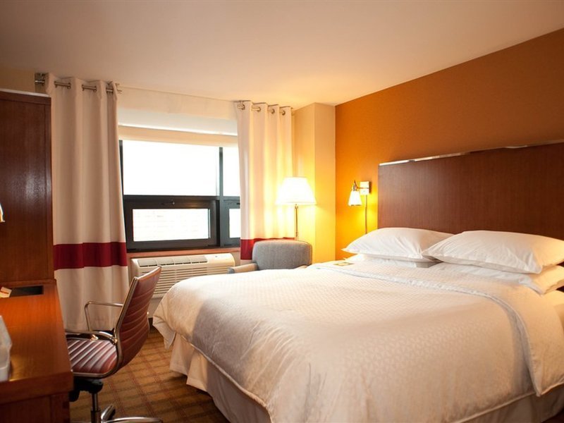 Фото Four Points by Sheraton Midtown-Times Square