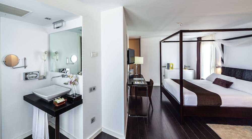 Фото Occidental Santa Cruz Contemporáneo