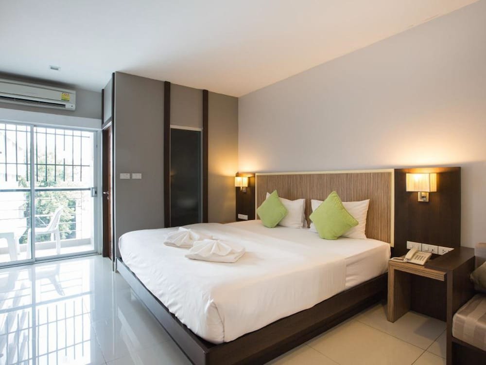 Фото April Suites