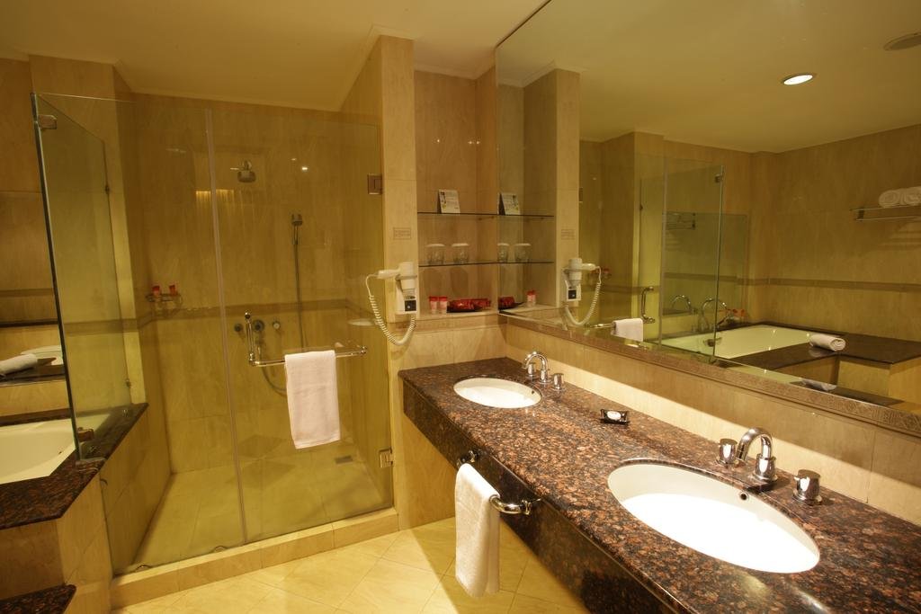 Фото Grage Hotel Cirebon