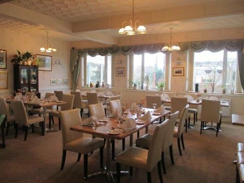 Гостиница Estuary Lodge Hotel And Restaurant в Уэльсе