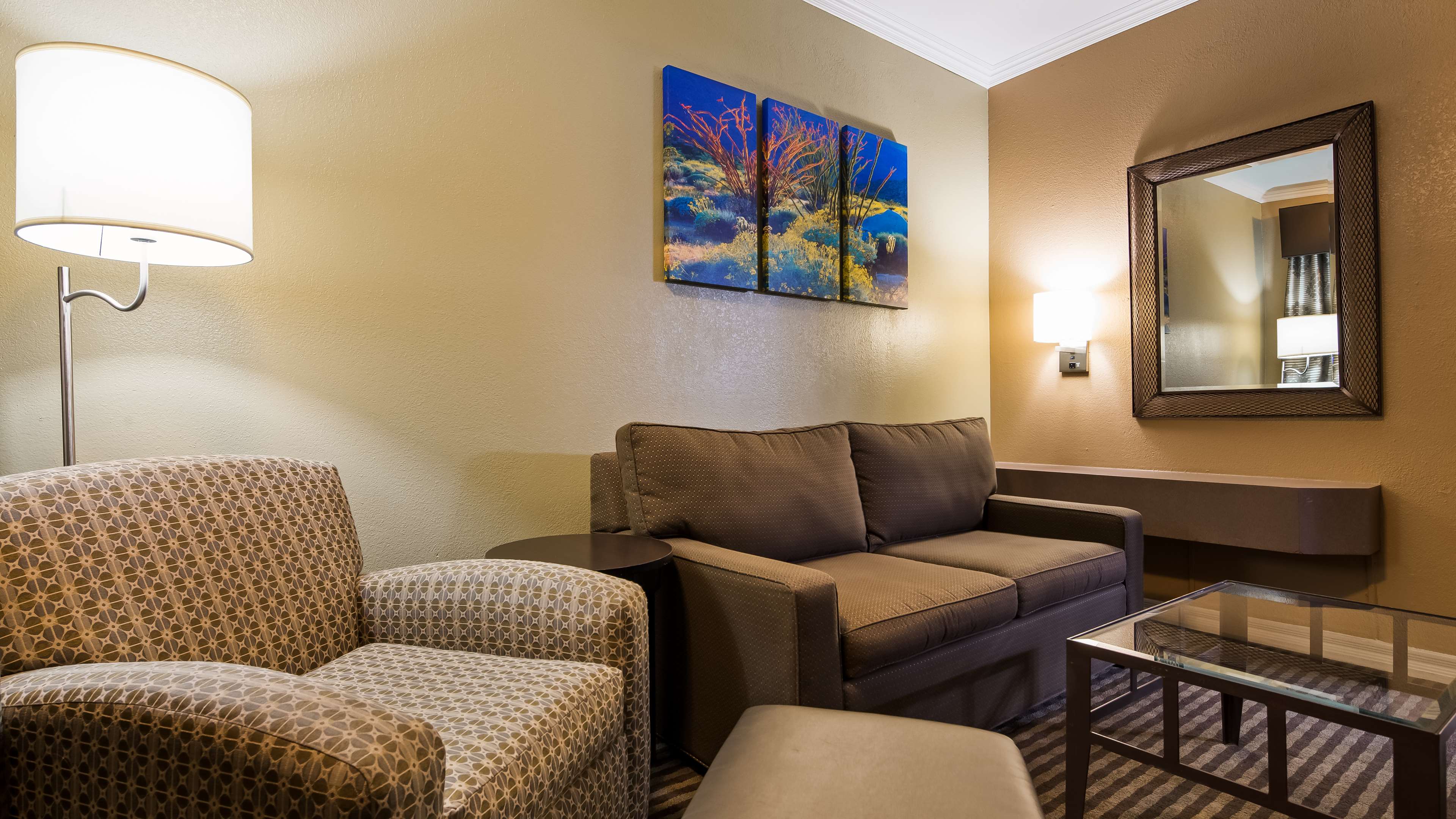 Фото Best Western Royal Sun Inn & Suites