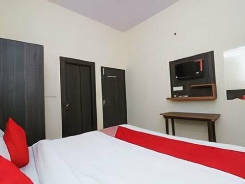 Гостиница Oyo 23157 Grand Sudershan Hs в Агре