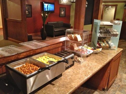 Фото Travelodge by Wyndham Miramichi New Brunswick