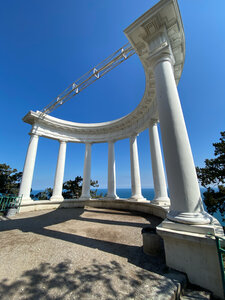 Semi-rotunda on the Tsar's path (Autonomous Republic of Crimea, Yaltinskiy gorodskoy sovet, Urban-Type Settlement of Oreanda, Park-pamyatnik sadovo-parkovogo iskusstva Nizhnyaya Oreanda), landmark, attraction