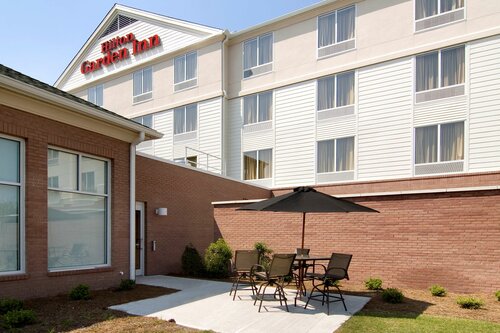 Гостиница Hilton Garden Inn Mayfaire Town Center