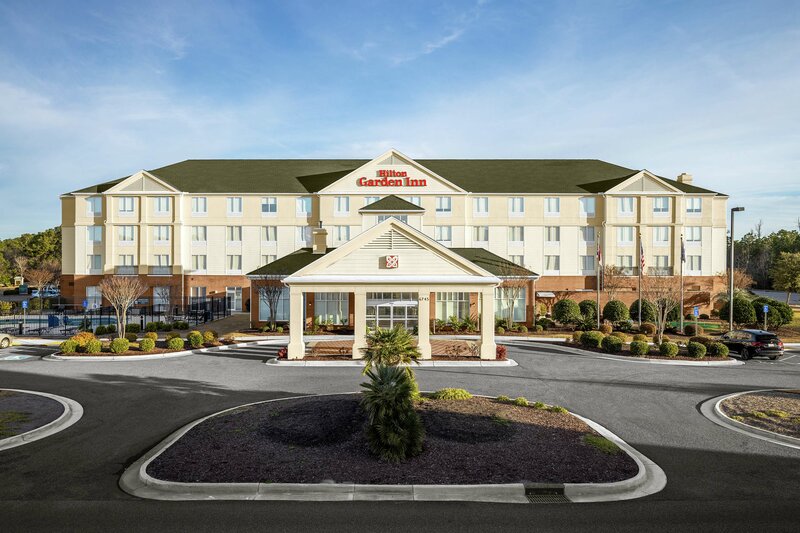 Гостиница Hilton Garden Inn Mayfaire Town Center