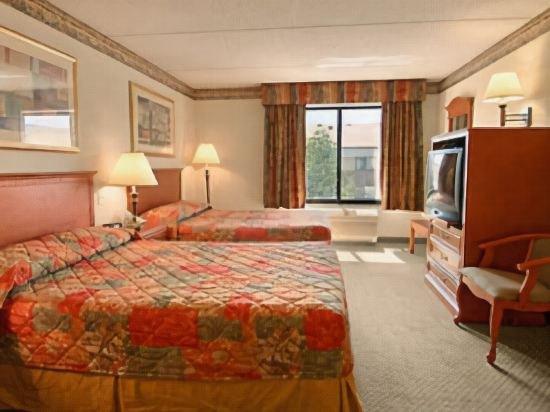 Фото Comfort Inn & Suites Arlington Heights - Schaumburg