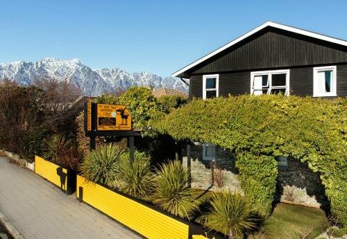 Хостел The Black Sheep Backpackers в Куинстауне