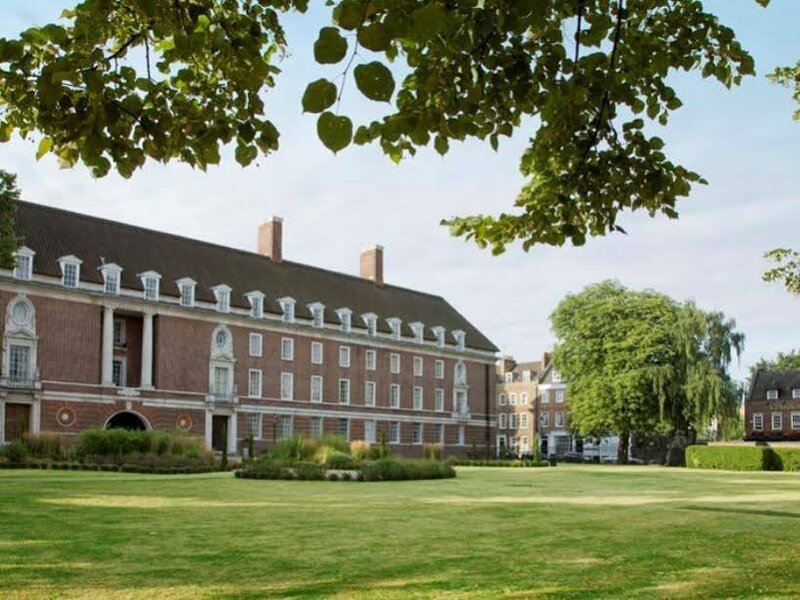 Гостиница De Vere Devonport House в Лондоне