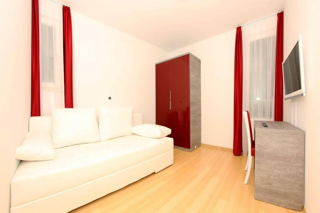 Фото Sunnyside Apartments Petrčane