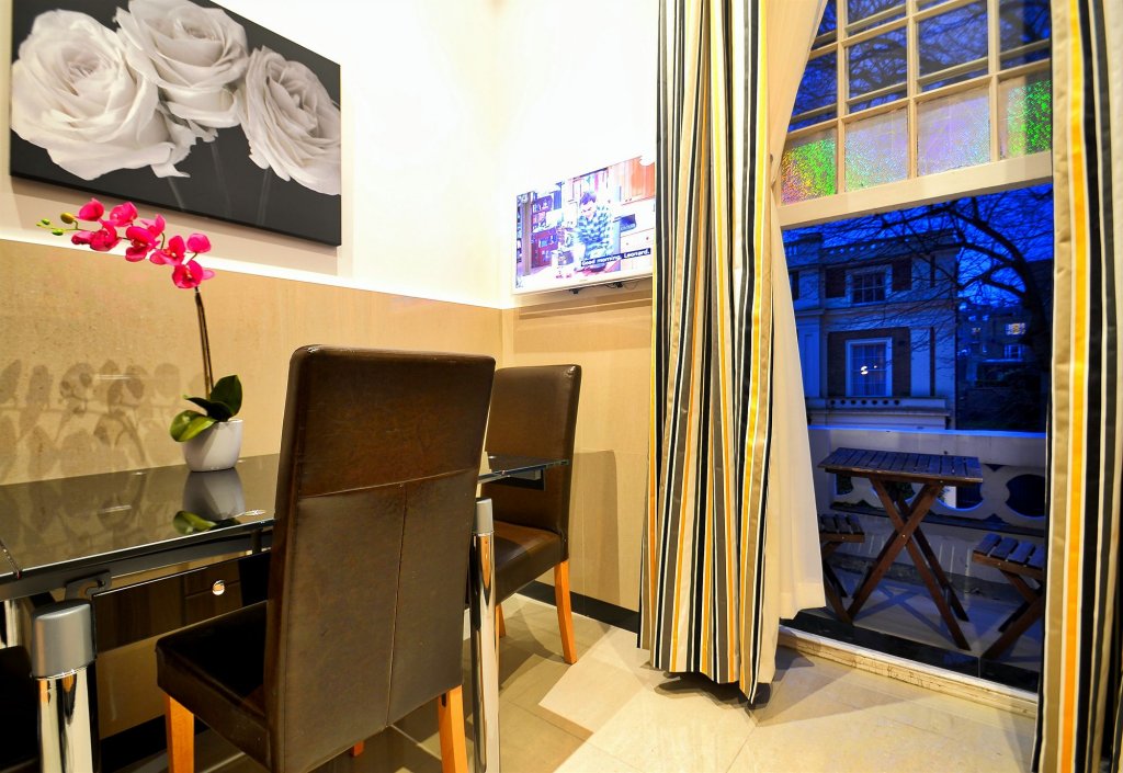 Фото Hyde Park Apartments 8 Craven Hill