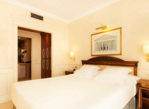 Внешний вид отеля Guadalpin Suites в Марбелье, фото 4