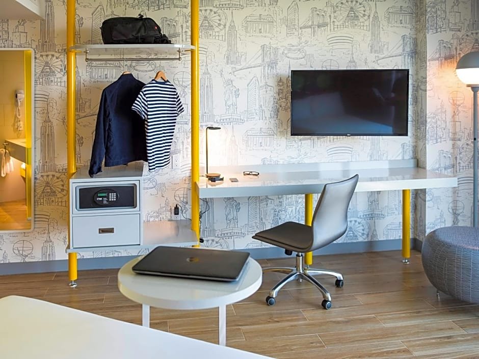 Фото Ibis Styles New York Laguardia Airport