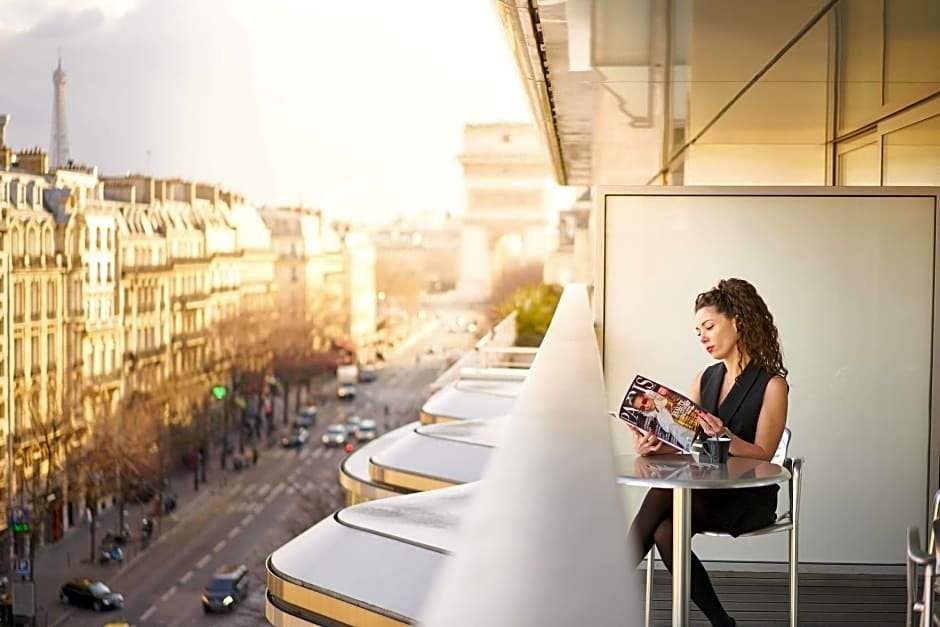 Фото Renaissance Paris Arc de Triomphe Hôtel