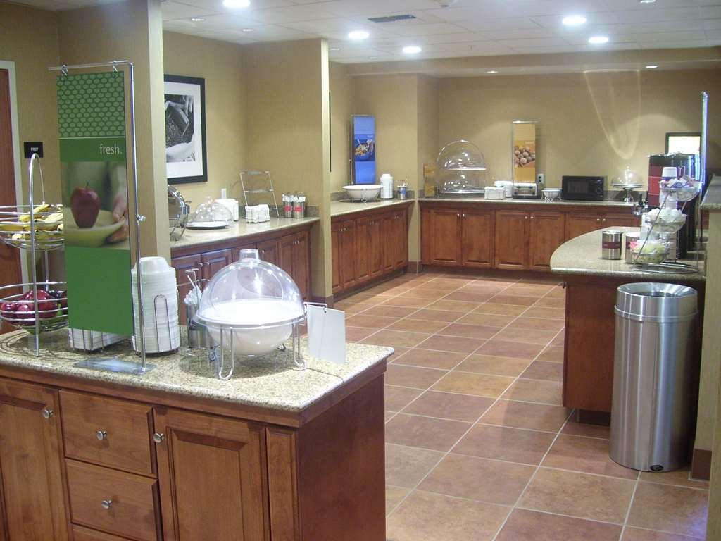 Фото Hampton Inn & Suites Bakersfield North-Airport