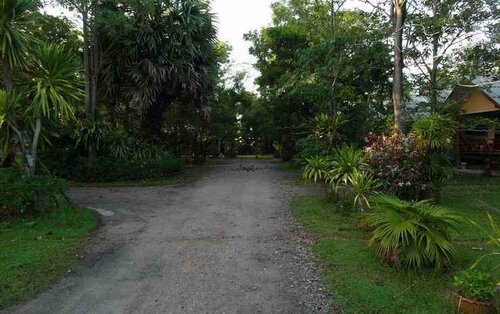 Гостиница Baan Tai Rom Yen Resort в Сураттани