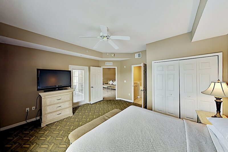 Жильё посуточно Dual-suite Lake-view Escape Mins To Disney World 3 Bedroom Condo в Орландо