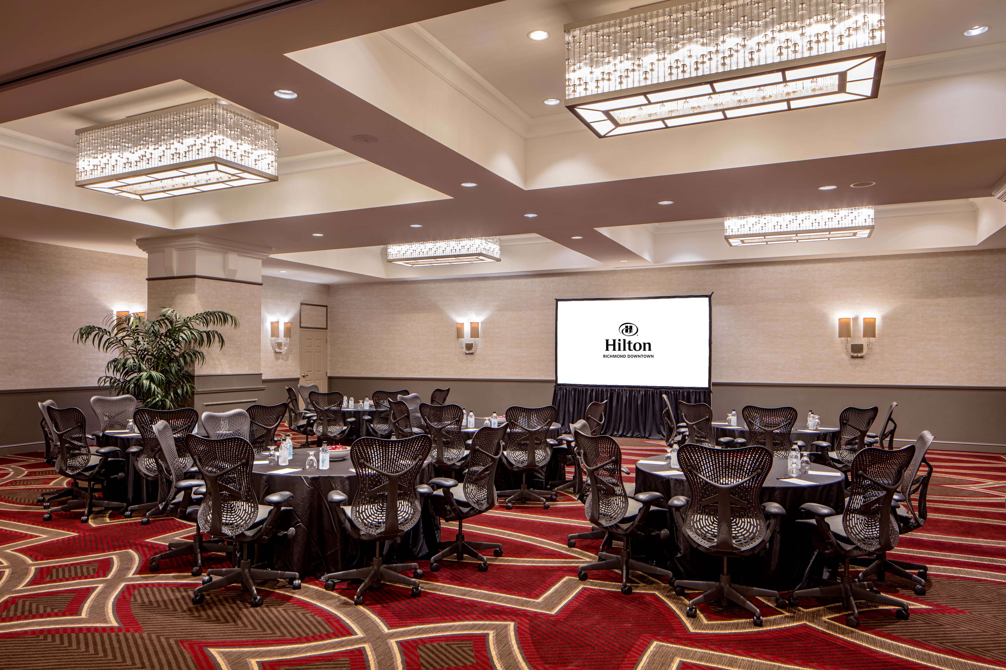 Фото Hilton Richmond Downtown