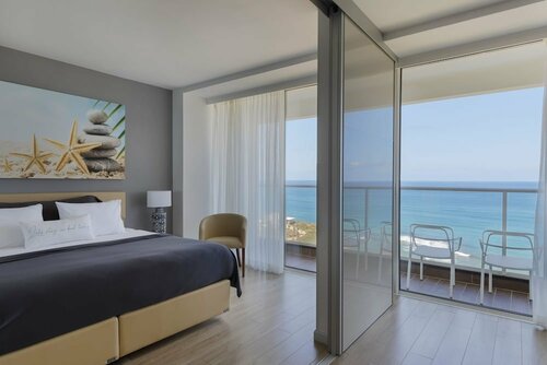 Гостиница Ramada Resort by Wyndham Hadera Beach в Хадере
