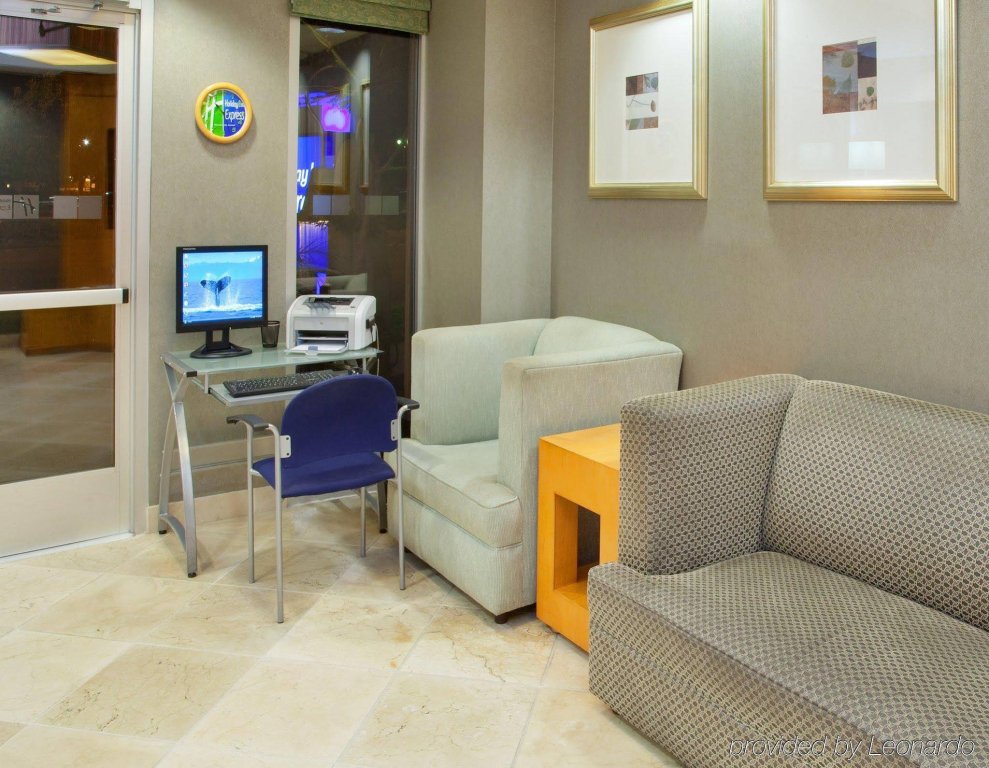 Фото Holiday Inn Express Redwood City-Central, an Ihg Hotel