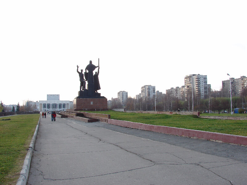 Жанровая скульптура Памятник героям фронта и тыла, Пермь, фото