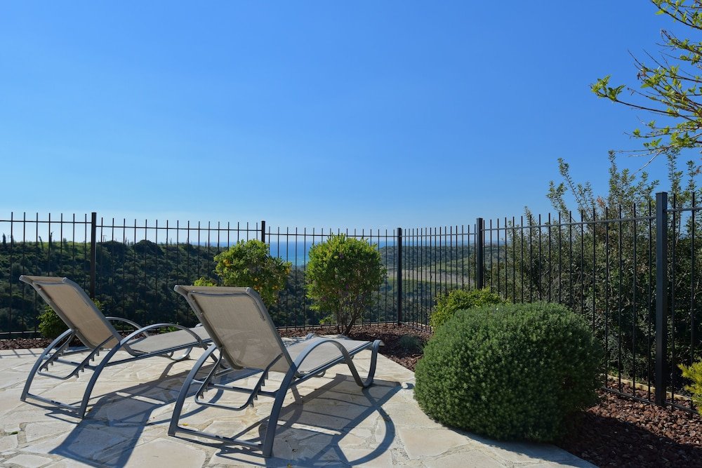 Фото Stunning 3 bedroom villa 'bz01' with private pool, stunning views, communal pool and resort facilities, Zephyros Village on Aphrodite Hills Re