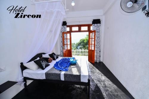 Фото Zircon Ella