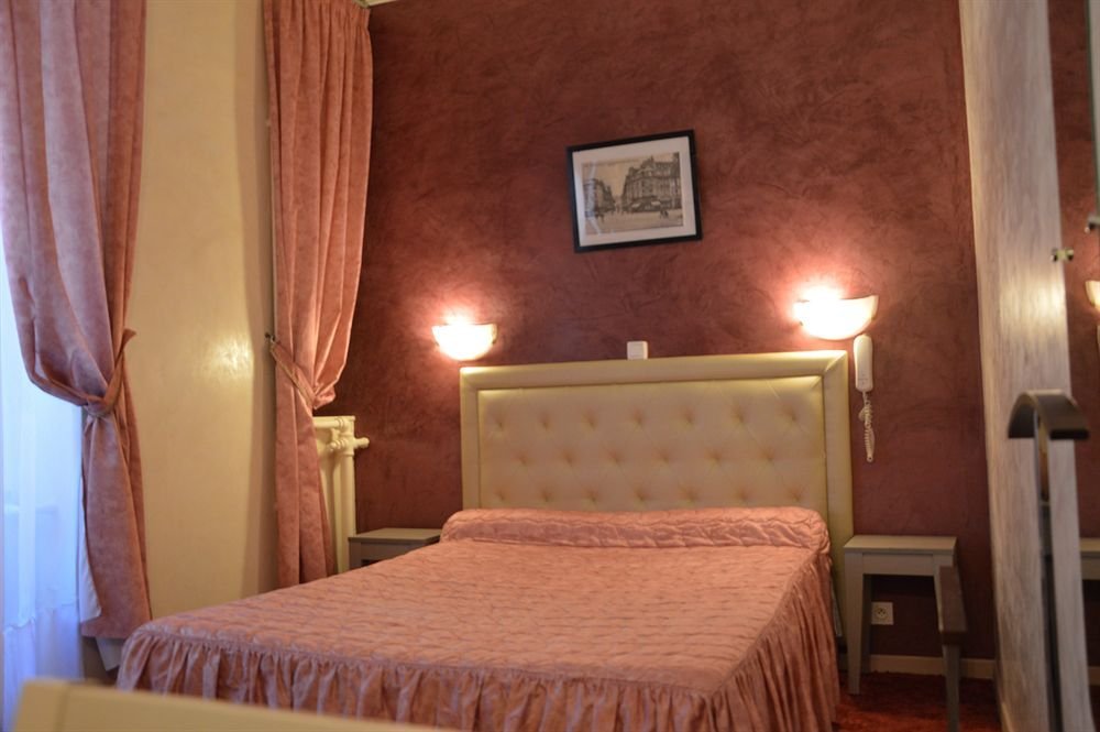 Фото Royal Hotel Versailles