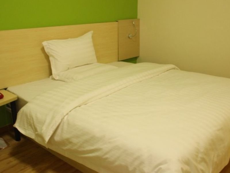 Фото 7 Days Inn Provincial Gymnasium Subway Station Branch