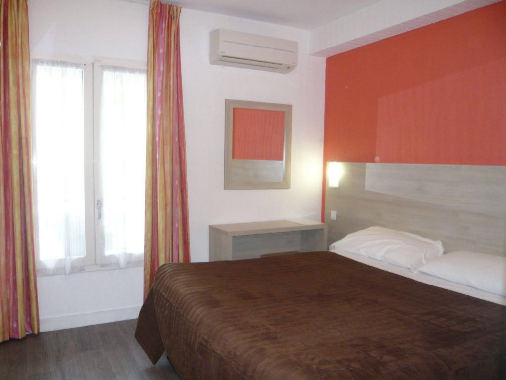 Фото Hotel Parisien