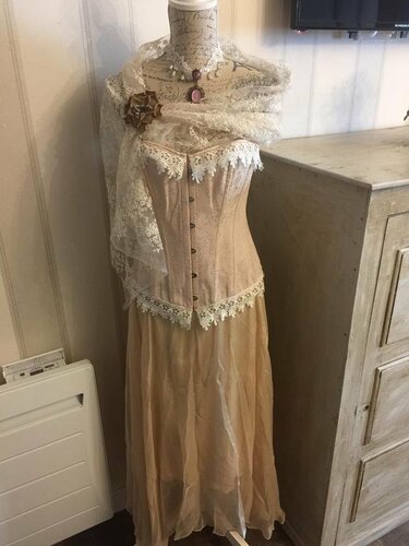 Гостиница Le Night в Фужер-Витре