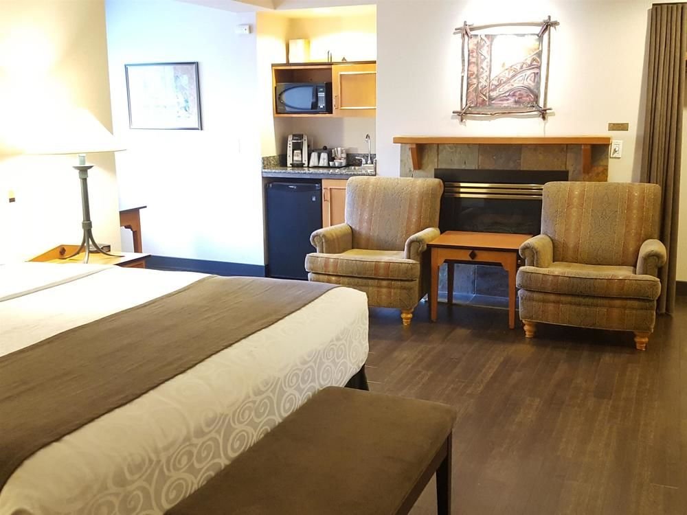 Фото Pocaterra Inn and Waterslide