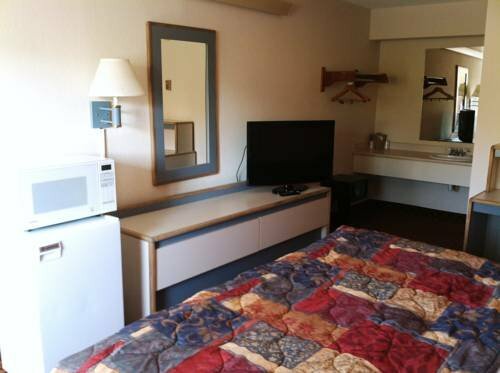 Гостиница Days Inn by Wyndham Overland Park/Metcalf/Convention Center в Оверлэнд Парк