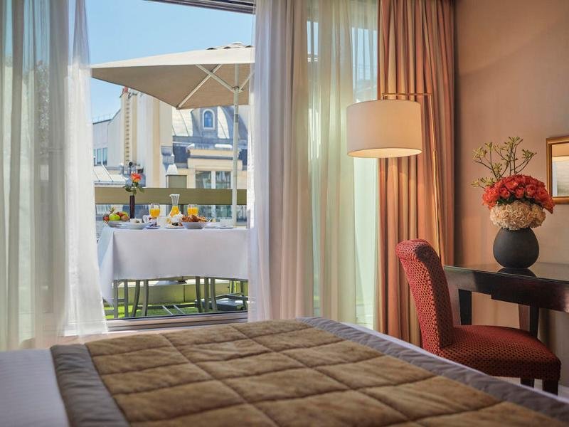 Фото Warwick Paris Champs-Elysees