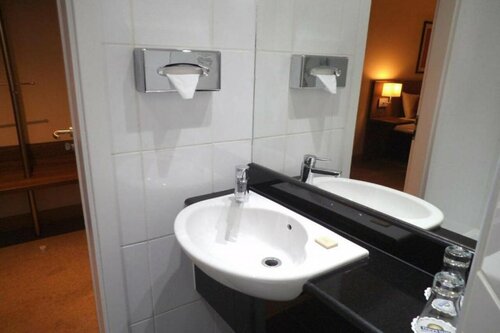 Гостиница Ramada by Wyndham Hounslow - Heathrow East в Лондоне