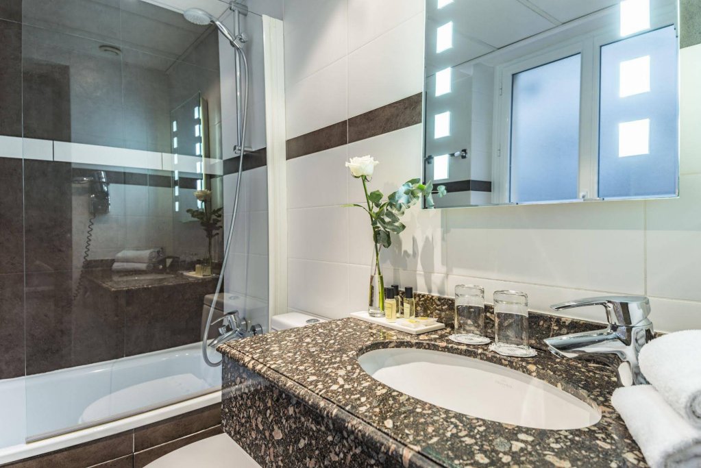 Фото Hôtel Royal Saint Germain