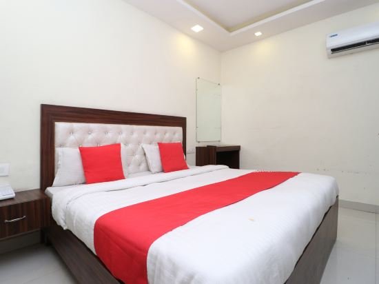 Фото Oyo 28646 Hotel Golden Heart