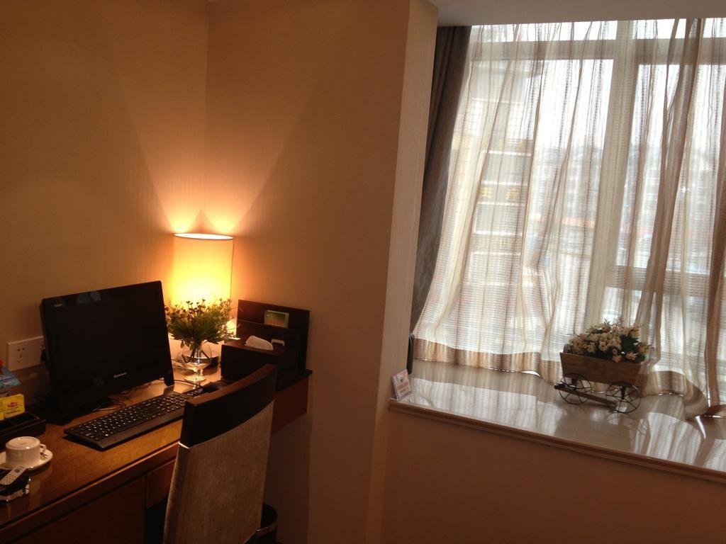 Фото Yiwu Wendemu International Hotel