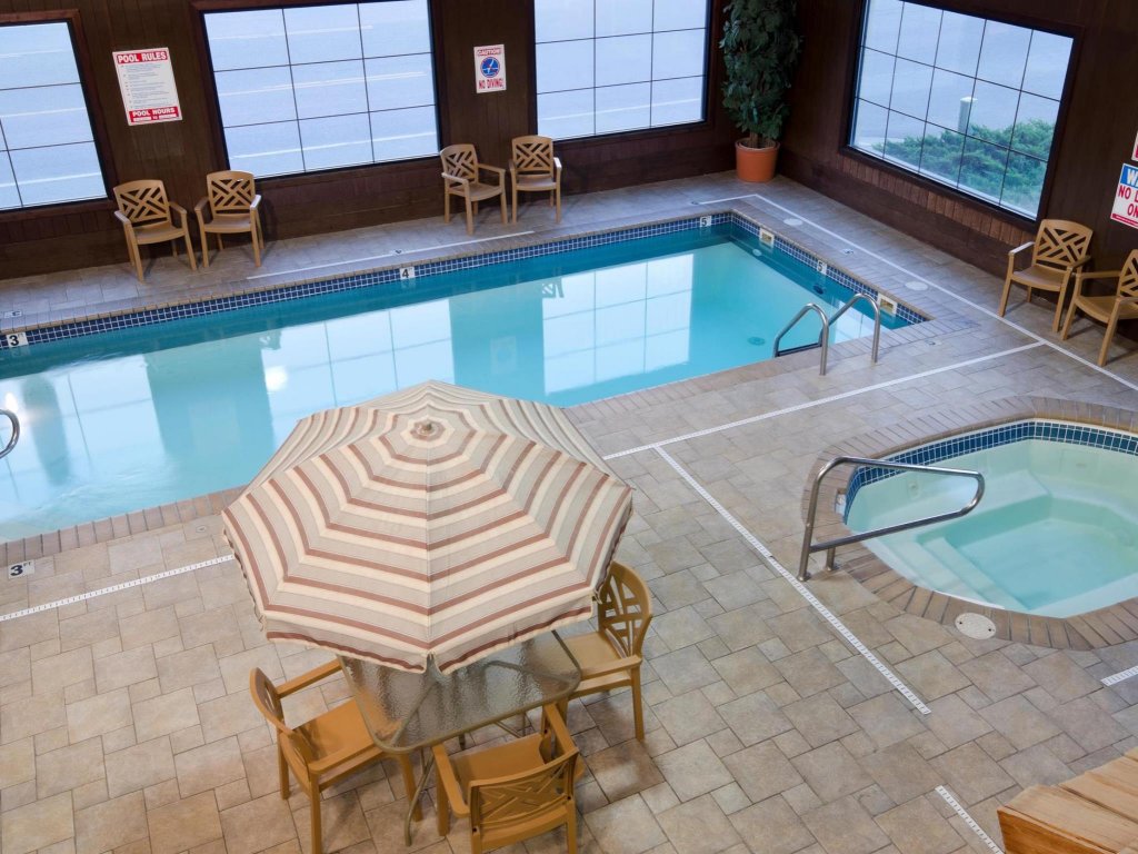 Фото Best Western War Bonnet Inn