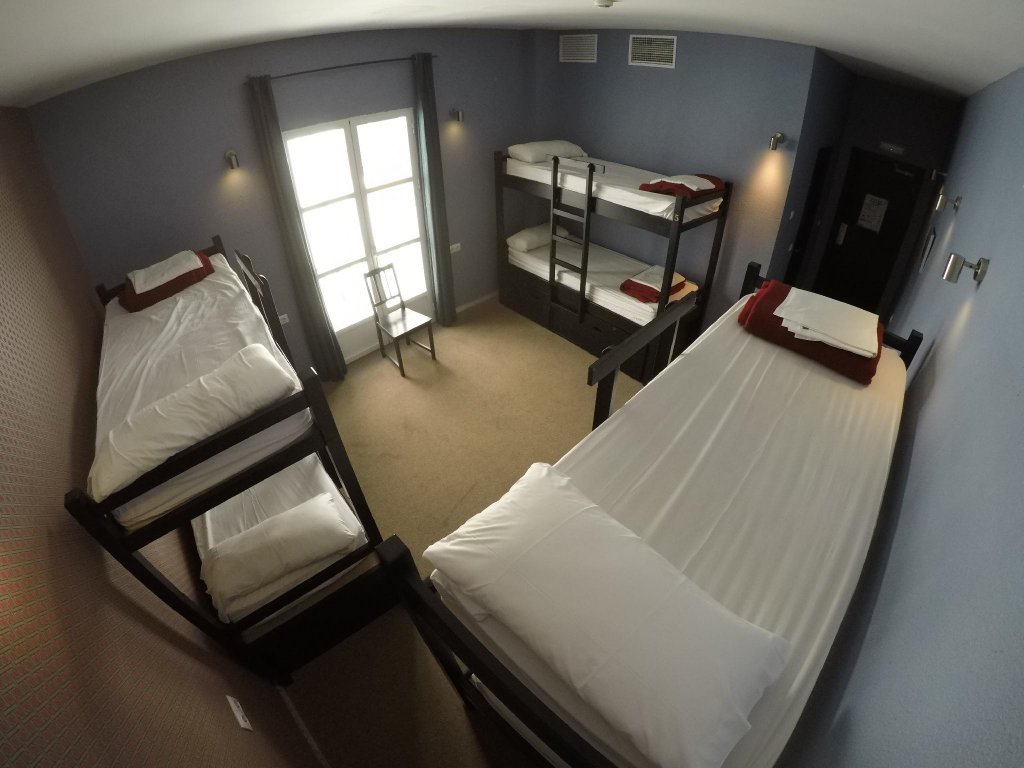 Фото Oasis Backpackers' Palace Seville