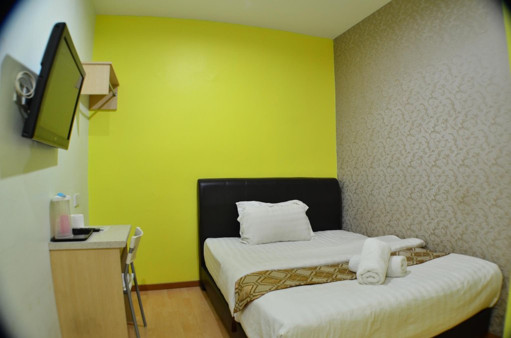 Фото Hotel Zamburger Sungai Besi