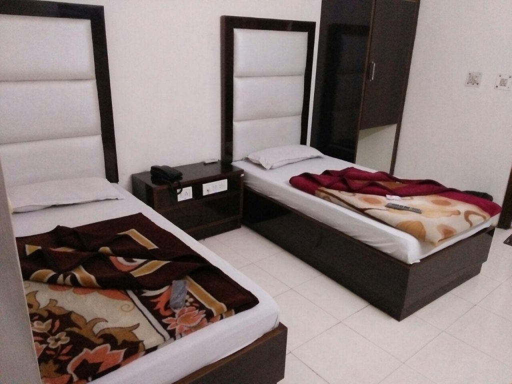 Фото Hotel Crystal Deluxe at New Delhi Railway Station